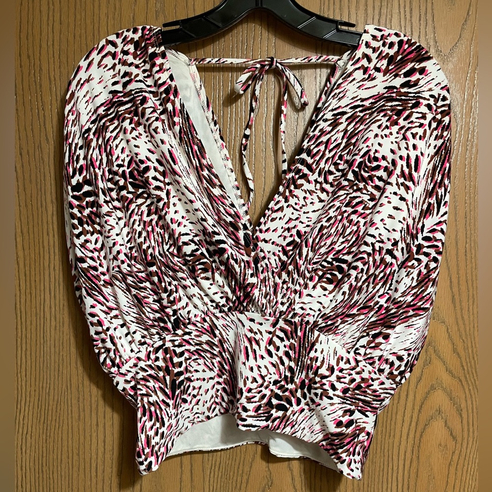 Express Cropped Blouse with Pink and Black Pattern